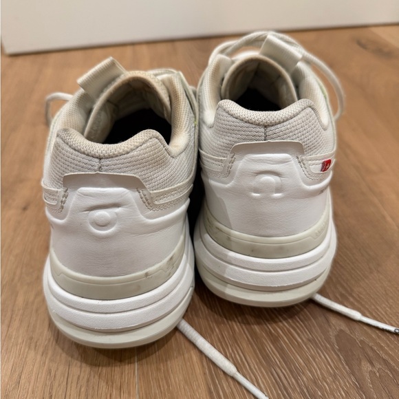 On Running Womens Sneakers in Off-White/Cream - Picture 3 of 6